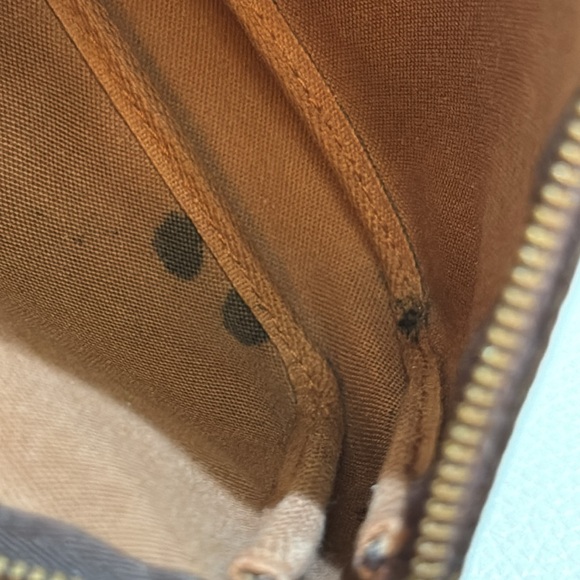 Authentic, LV vintage pochette accessories with an authentic LV chain. - Picture 11 of 17